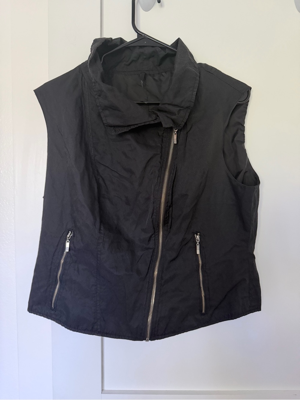Sky’s the limit Black Sleeveless Zip-Front Women's Jacket